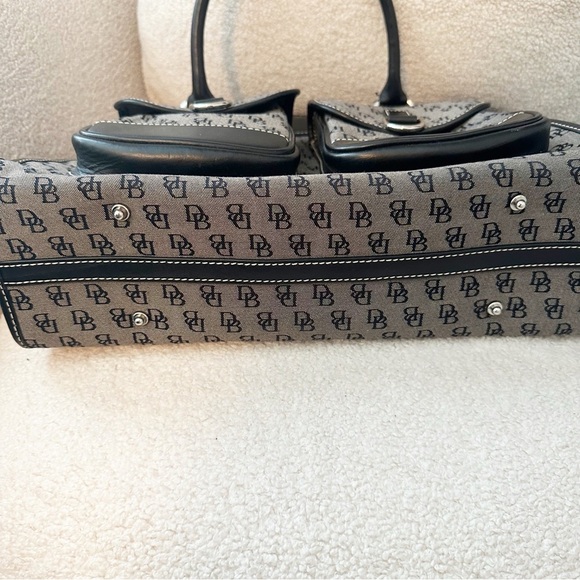 Dooney & Bourke DB Signature Monogram canvas Purse Vintage Double Pocket purse - Picture 4 of 13
